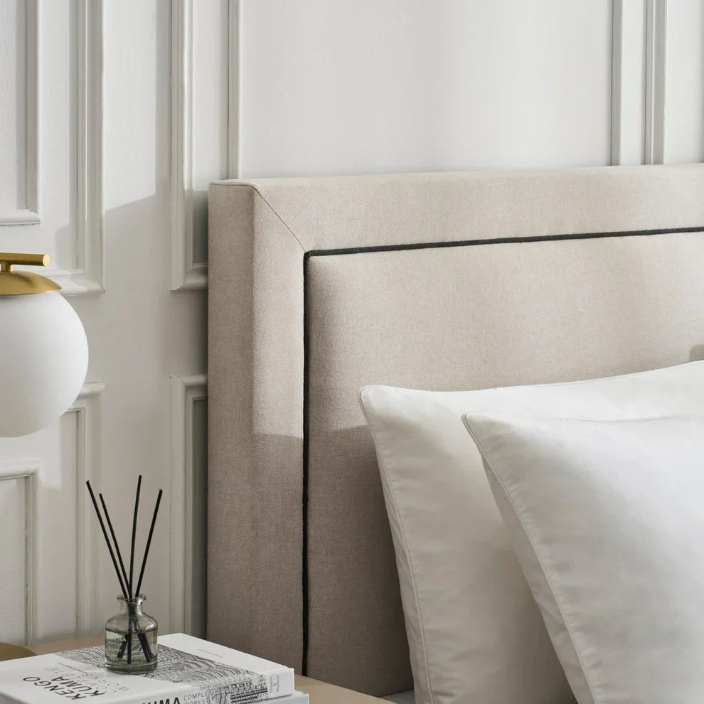 Marylebone Cream/Black Bed